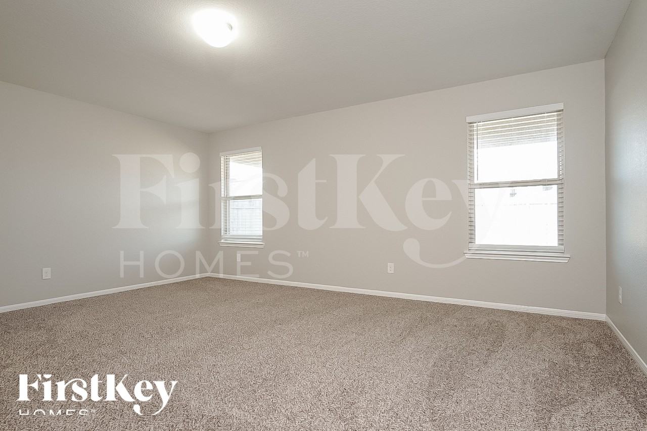 29018 Innes Park Pl - Photo 7 of 19