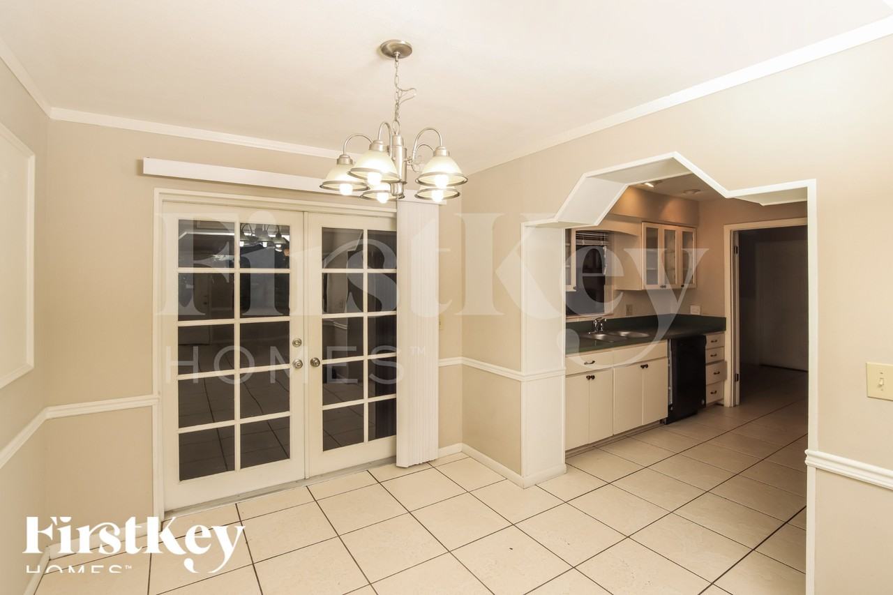 988 Cardon Dr - Photo 6 of 18
