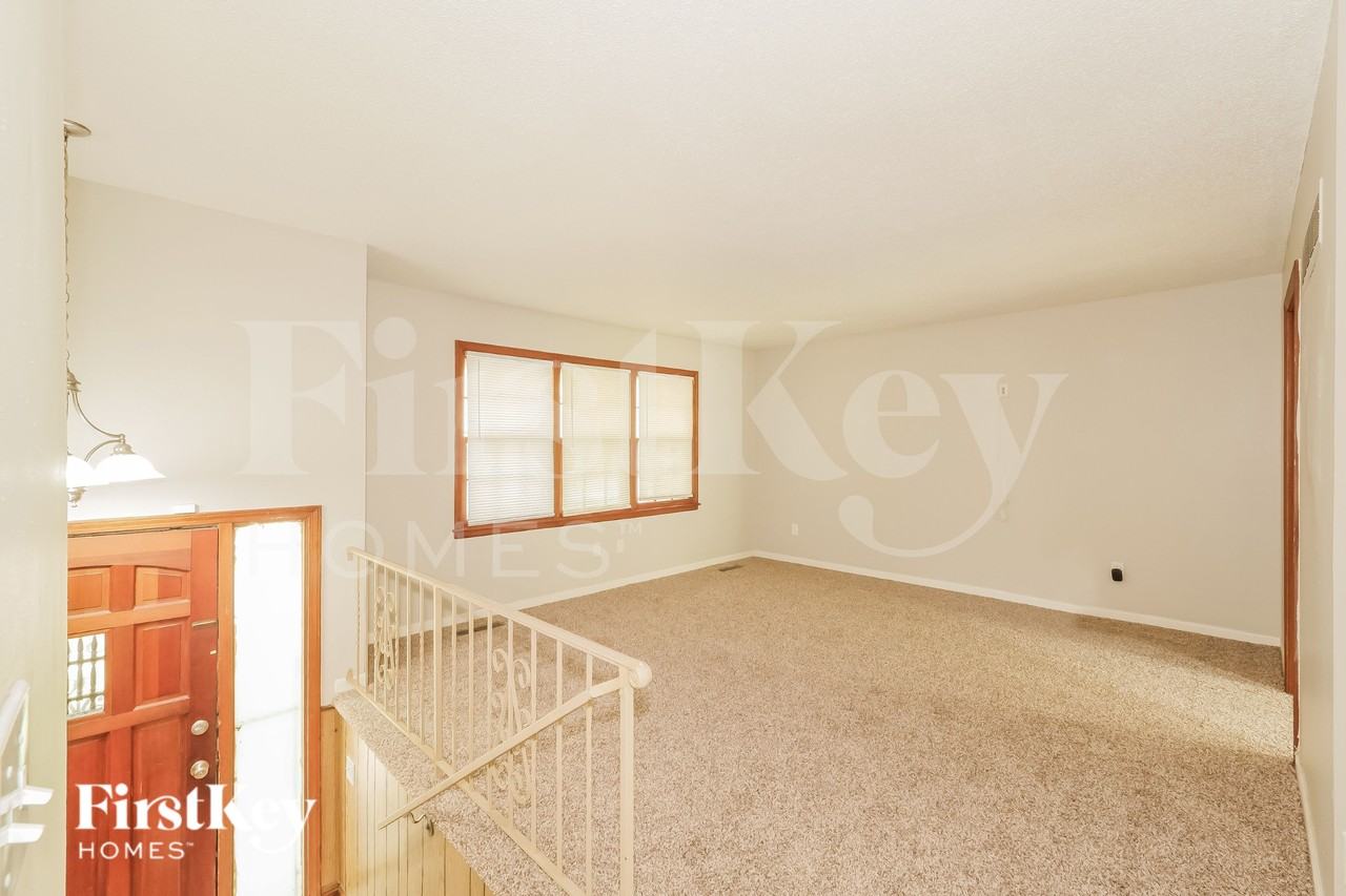 9827 Drury Ave - Photo 3 of 16