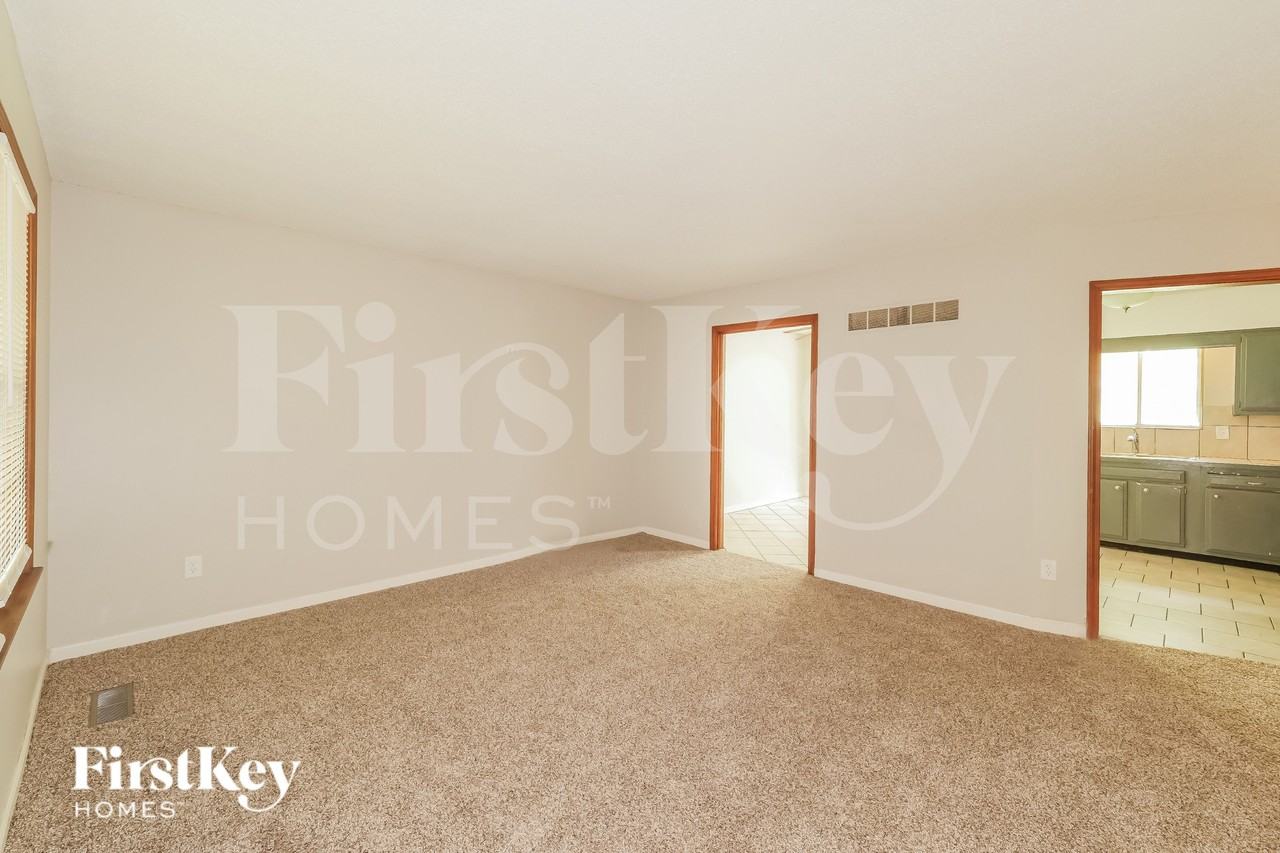 9827 Drury Ave - Photo 4 of 16