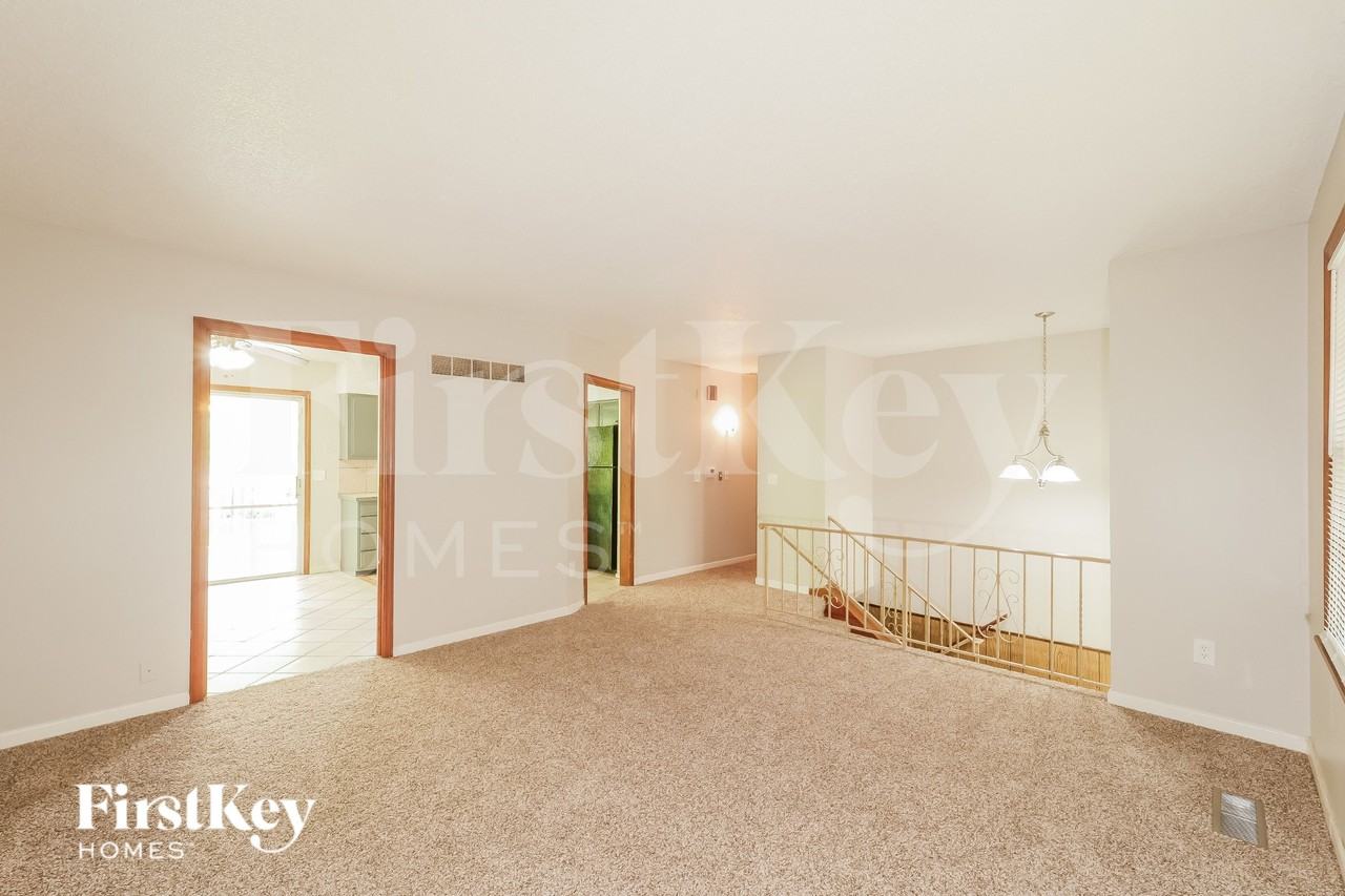 9827 Drury Ave - Photo 5 of 16