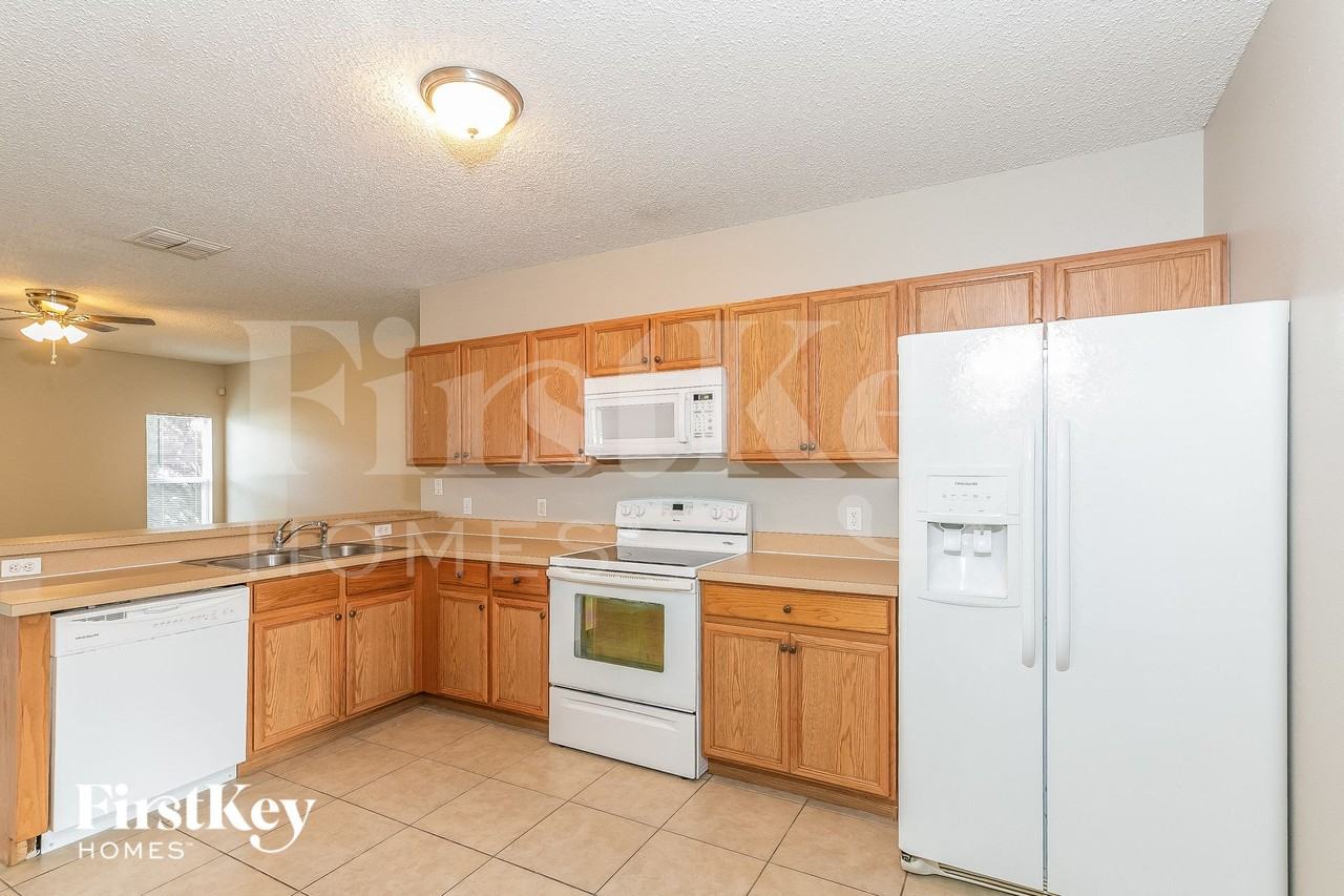 927 Cannes Dr - Photo 6 of 15