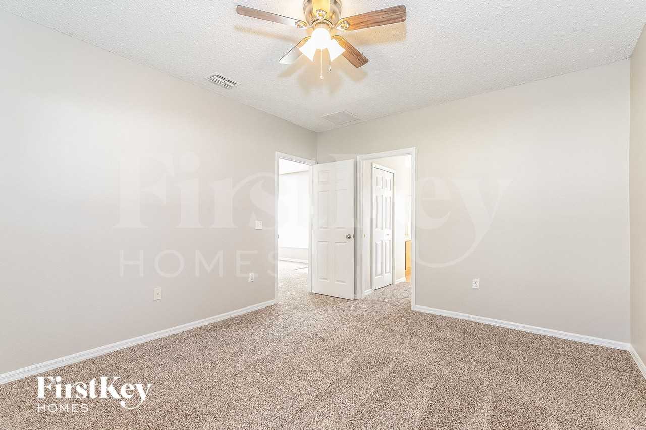 927 Cannes Dr - Photo 7 of 15