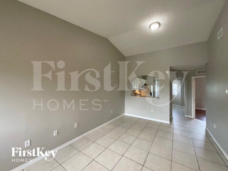 925 Neavenue #203 - Photo 3 of 13
