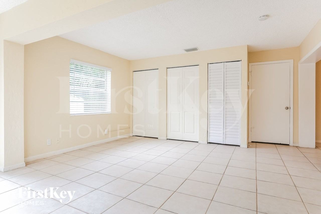 9203 Southampton Pl - Photo 3 of 15