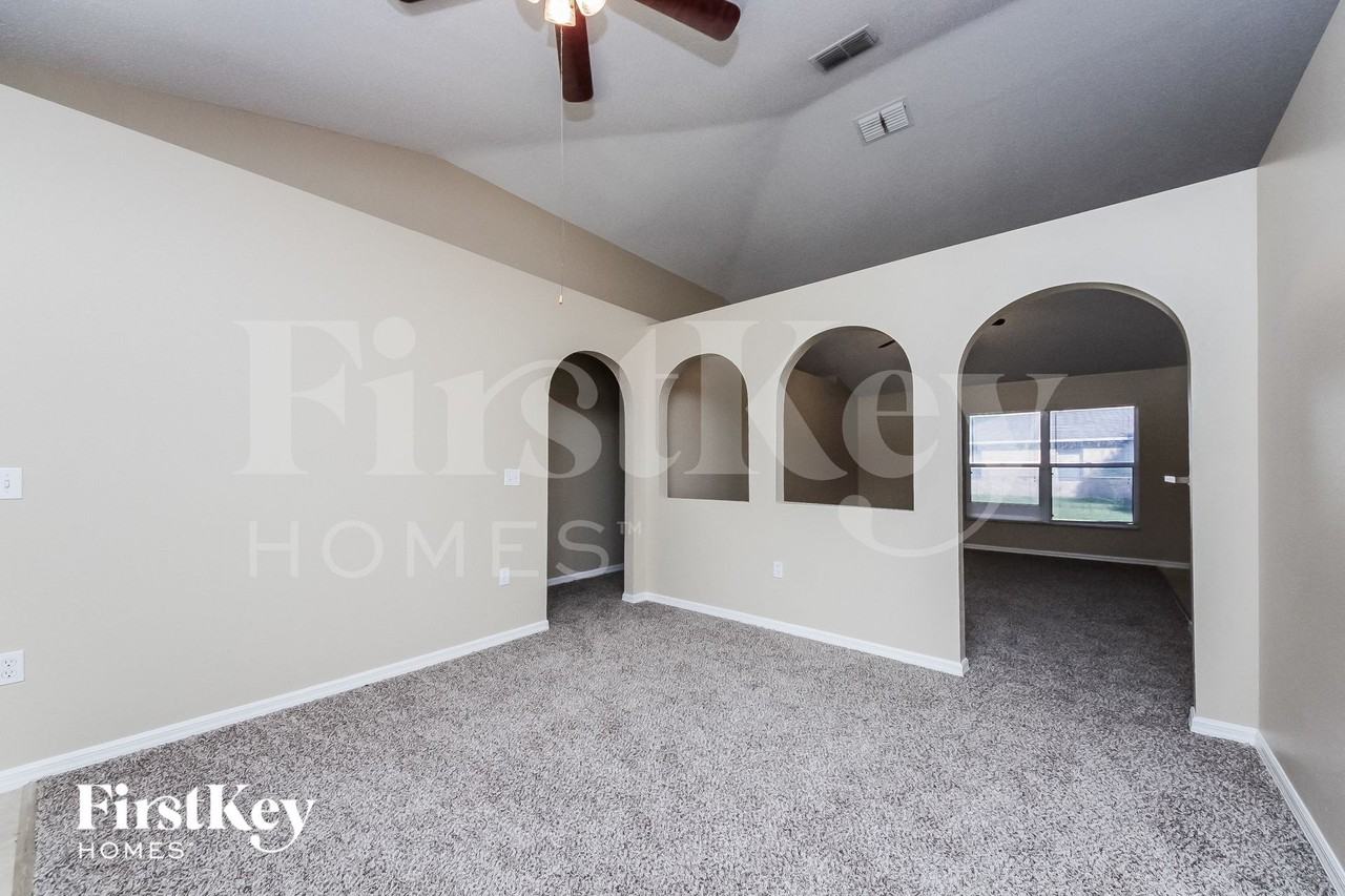 917 Delano Ct - Photo 3 of 15