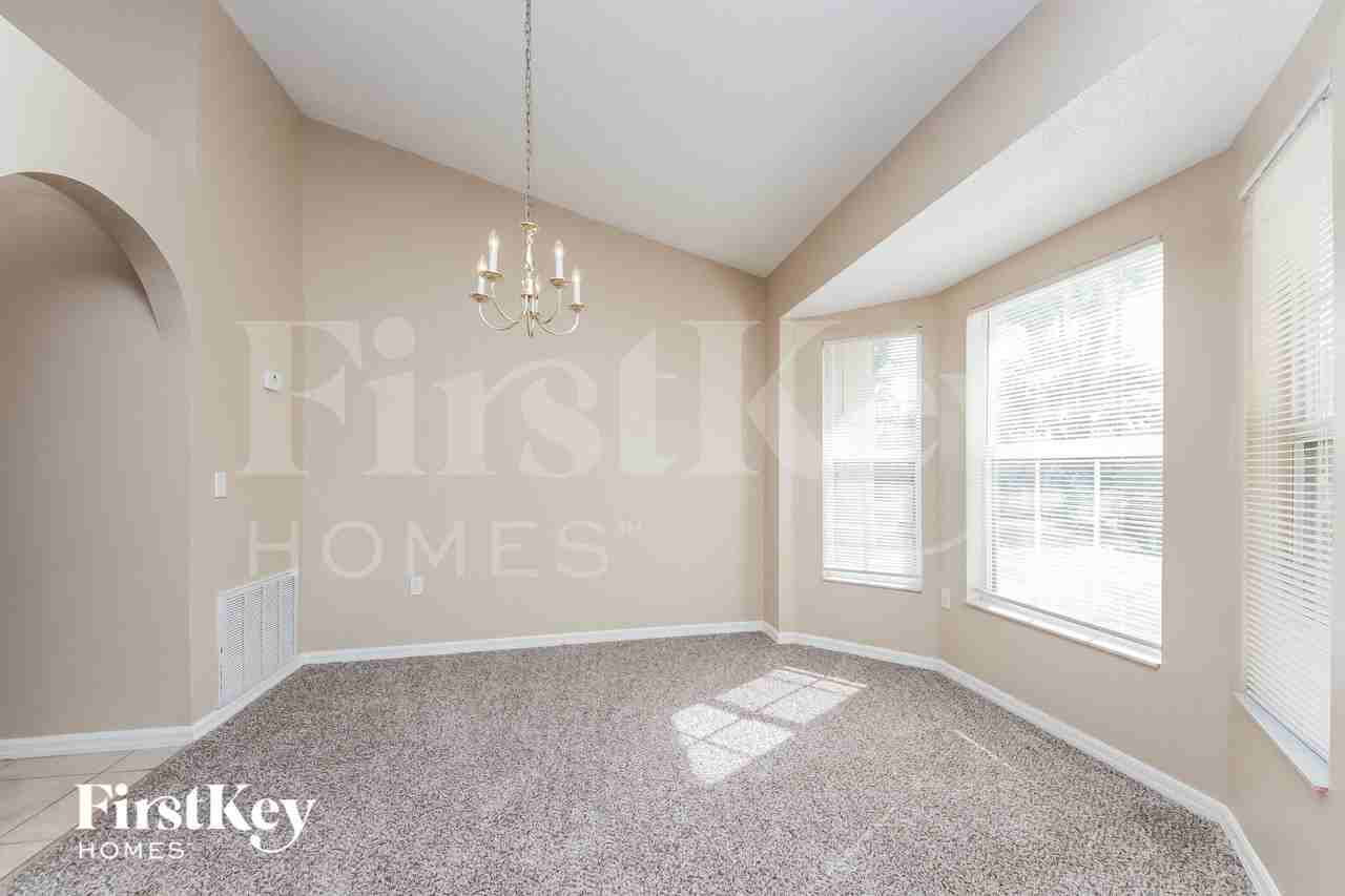 917 Delano Ct - Photo 5 of 15