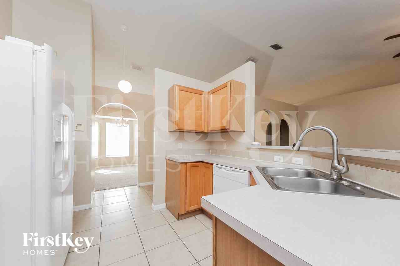 917 Delano Ct - Photo 6 of 15