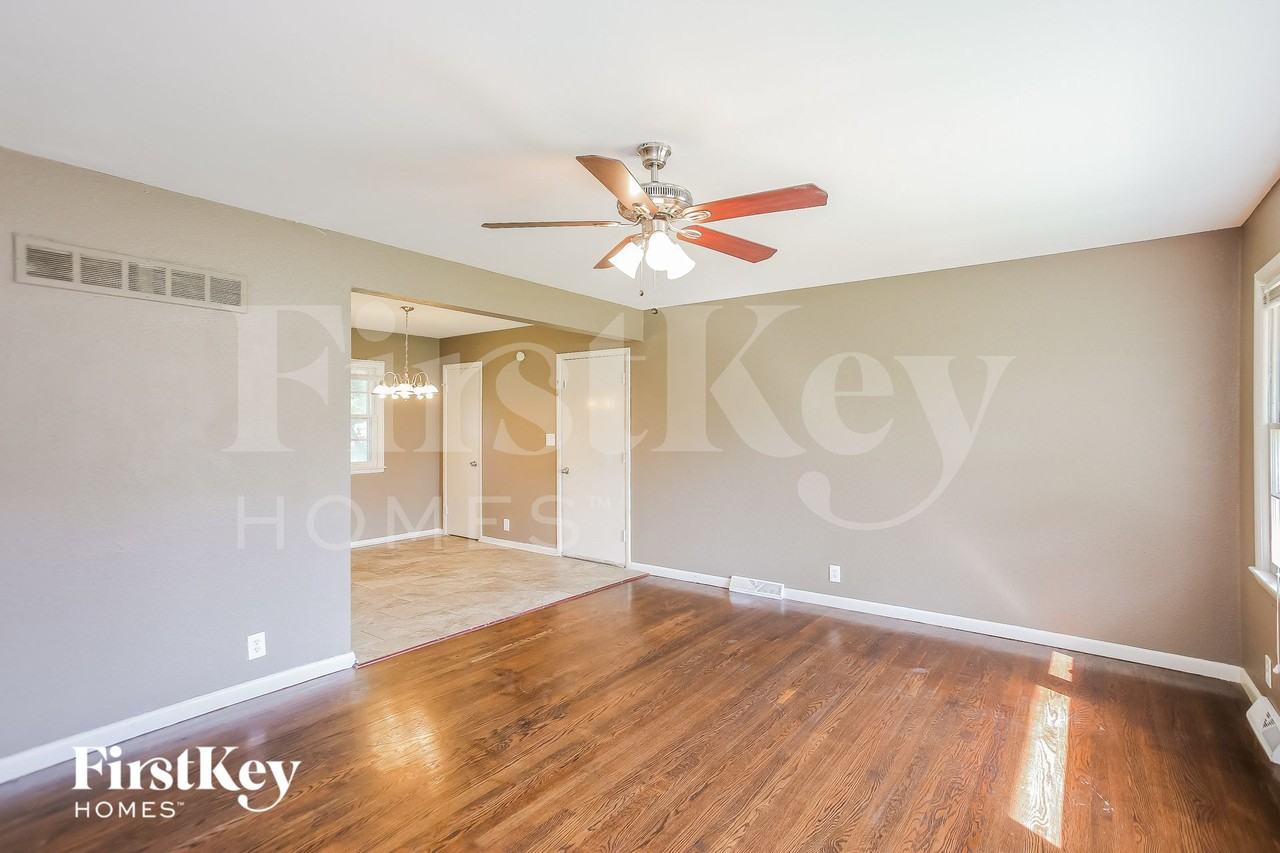 8700 E 87th St - Photo 3 of 15