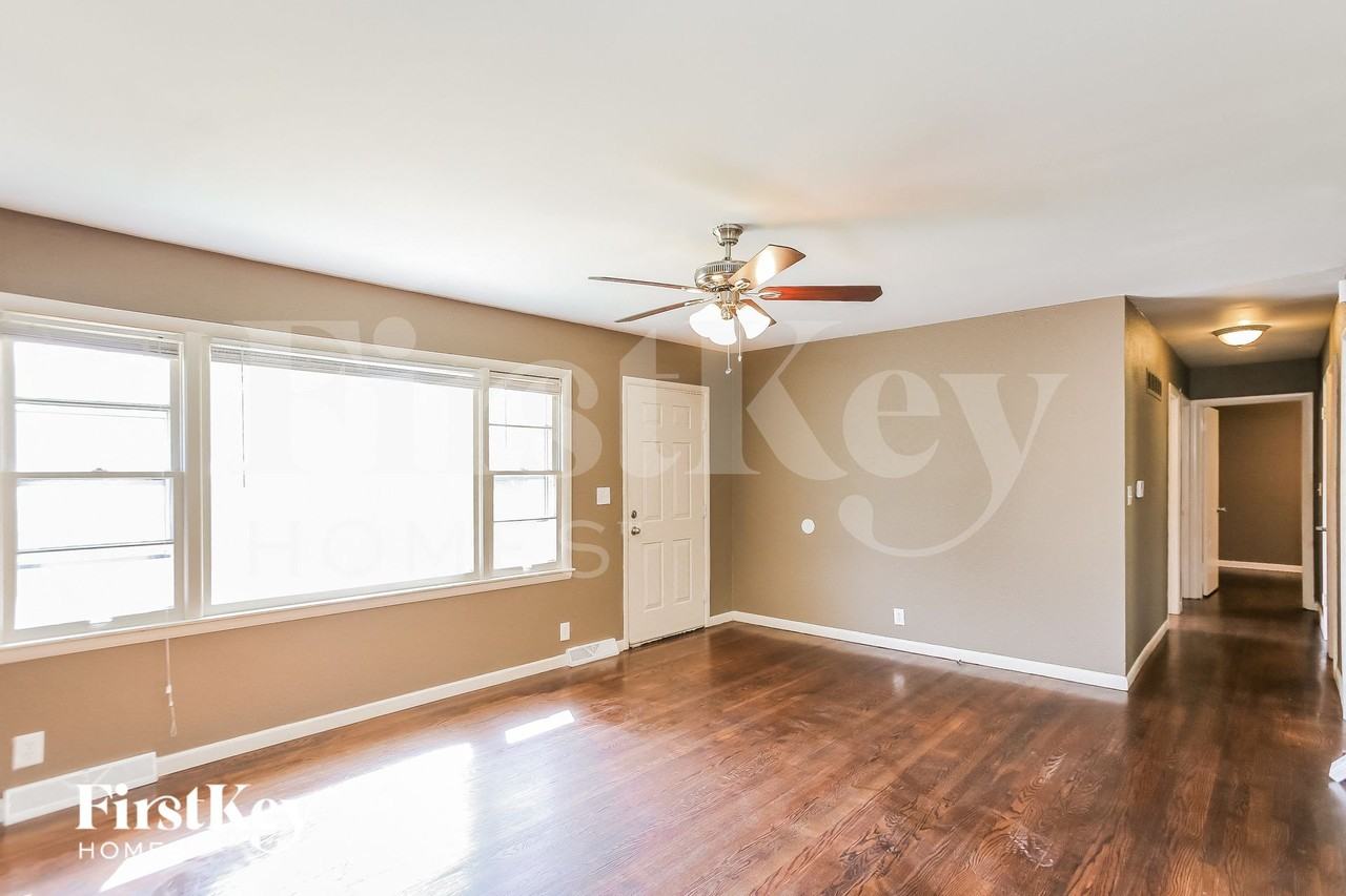 8700 E 87th St - Photo 4 of 15