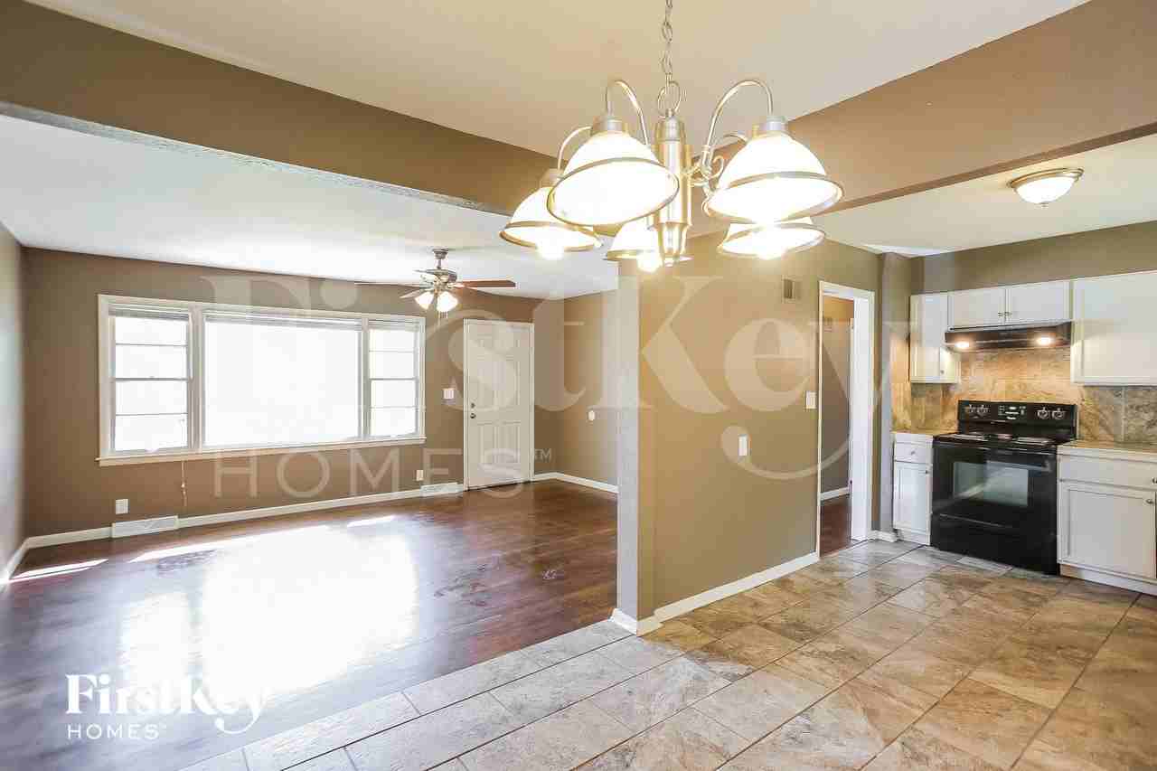 8700 E 87th St - Photo 5 of 15