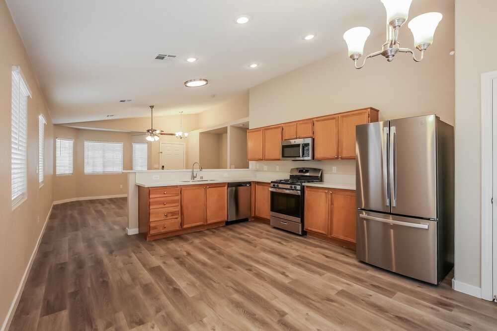 4929 Whispering Spring Ave - Photo 5 of 16