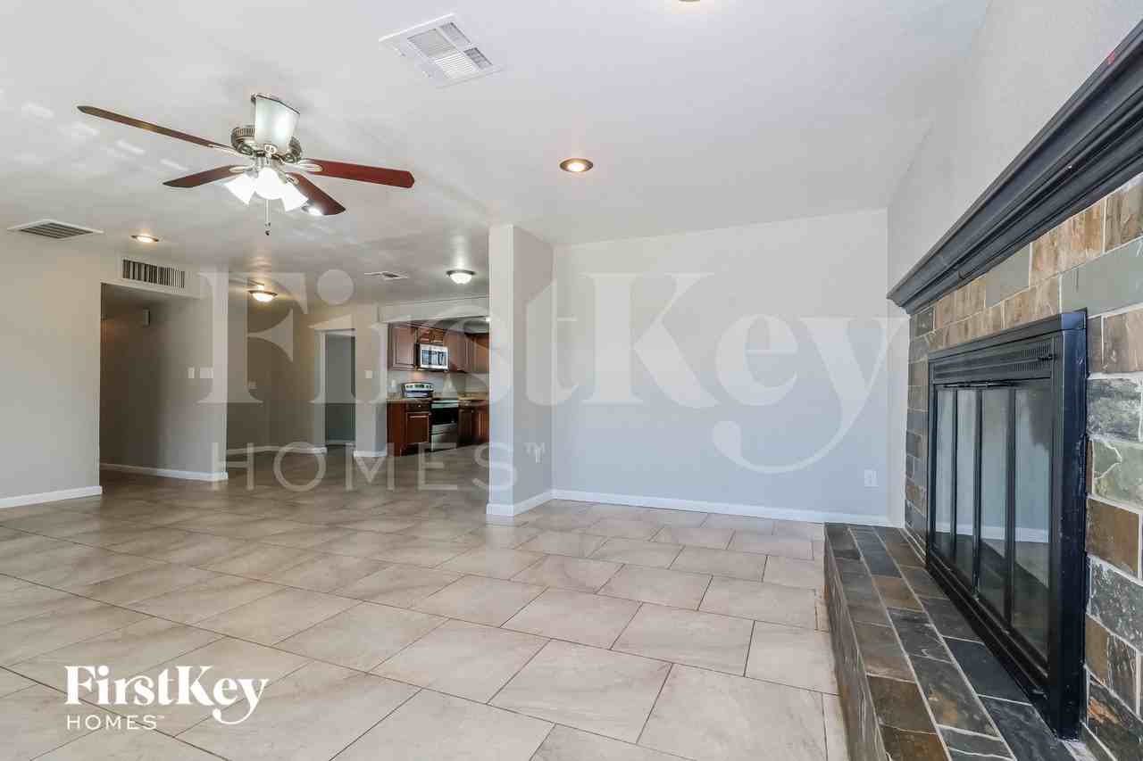 806 E El Caminito Dr - Photo 4 of 15