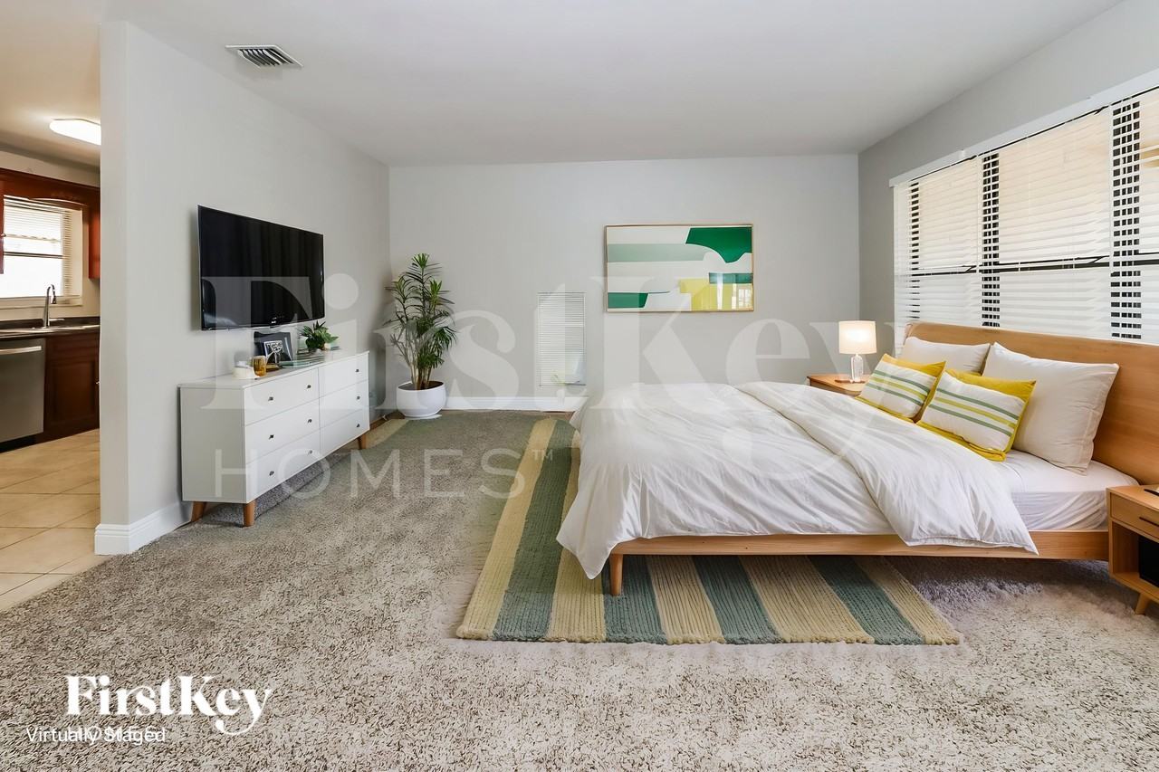 727 S Pine St - Photo 5 of 20