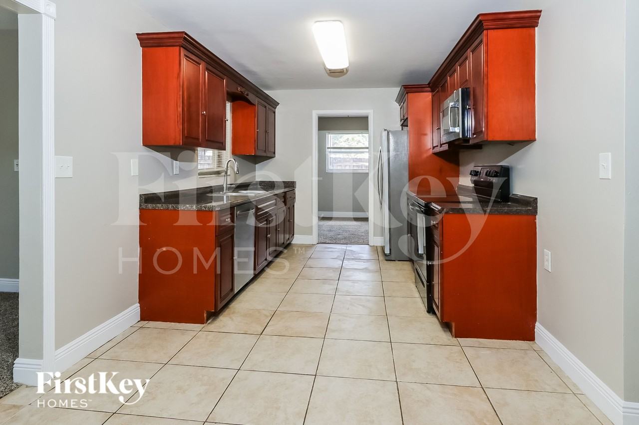727 S Pine St - Photo 7 of 20