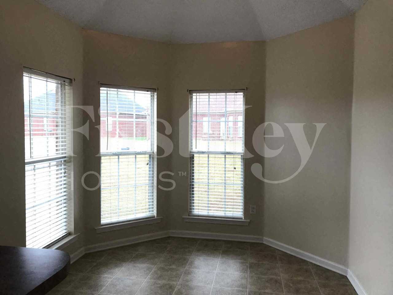 7142 Queens Crown Ct - Photo 7 of 19