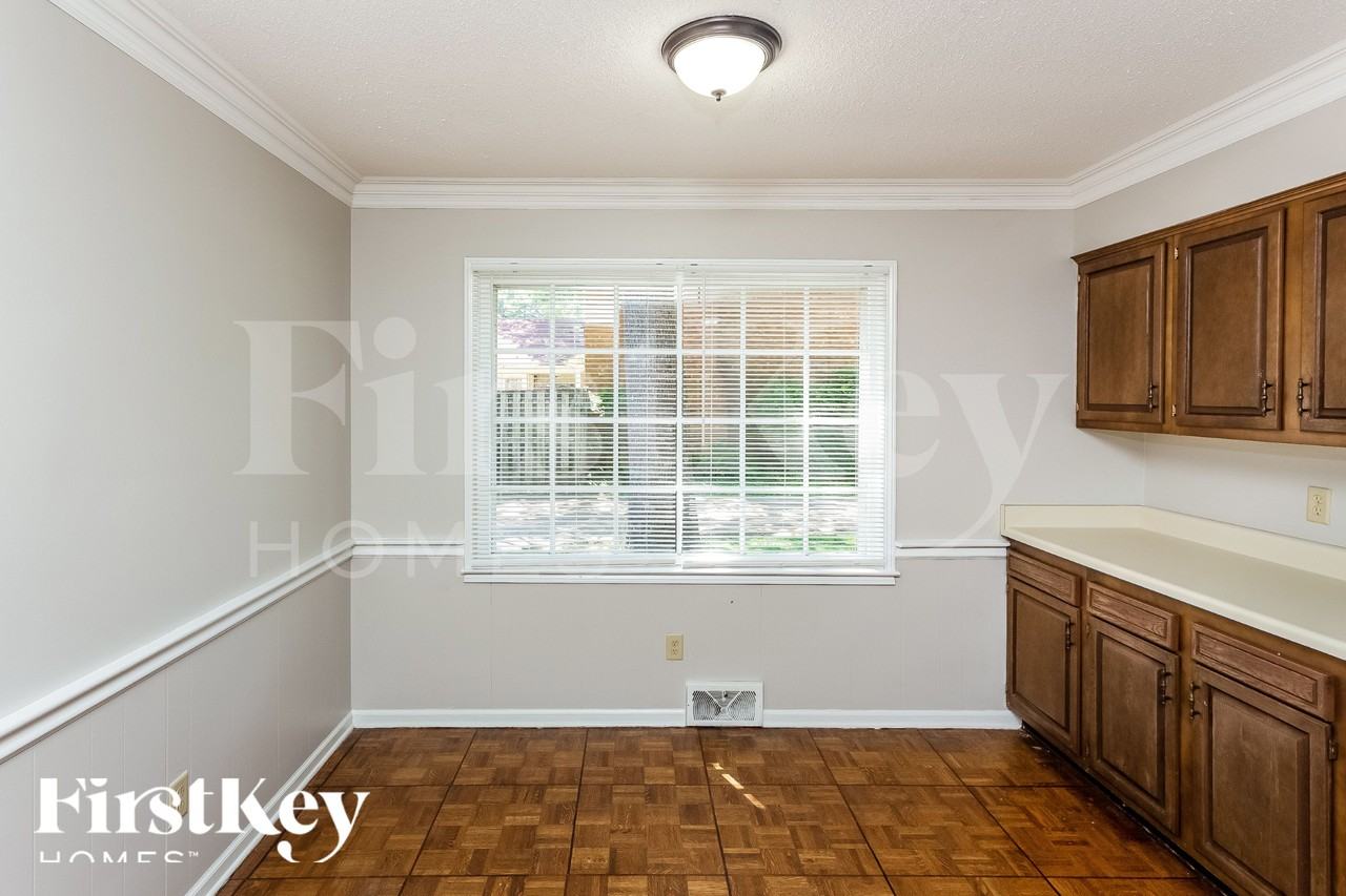 6991 Dashwood Dr - Photo 6 of 18