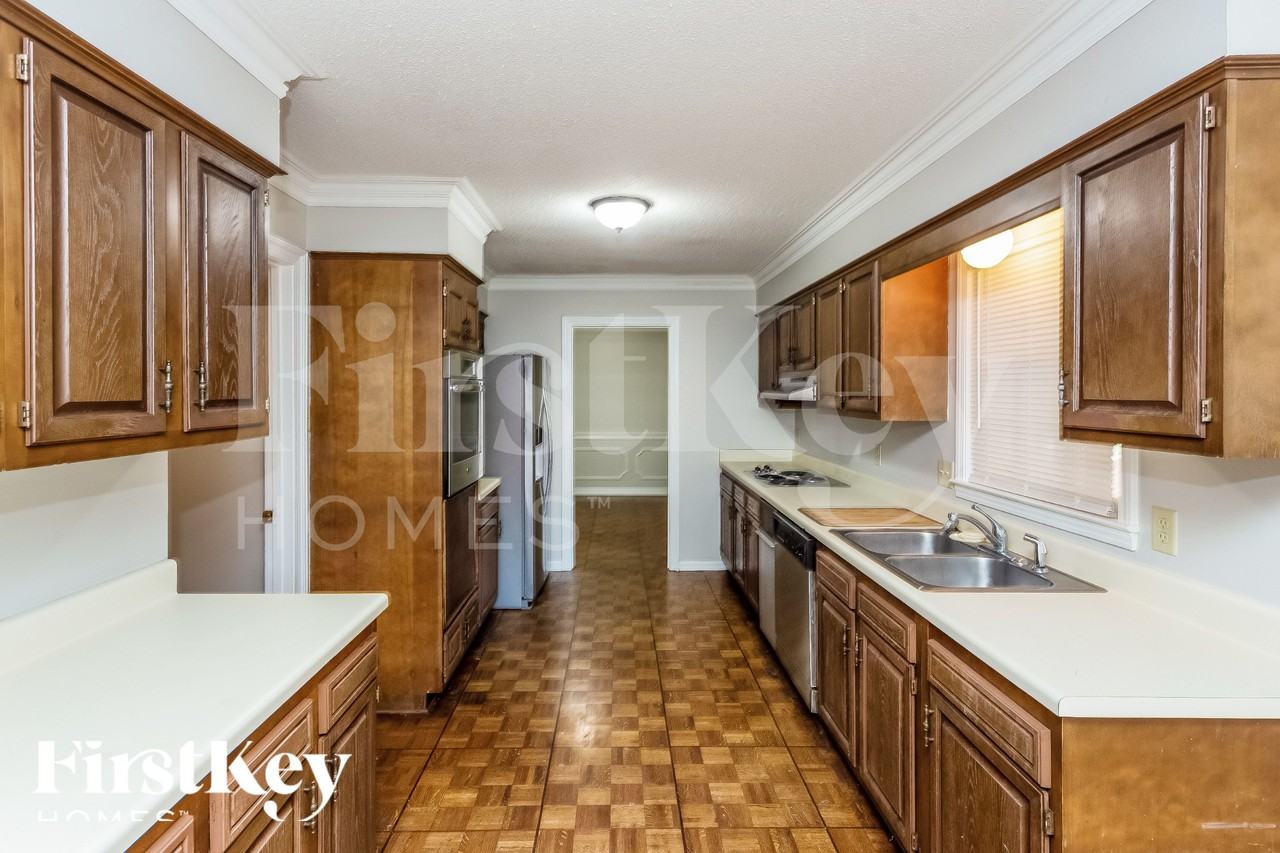 6991 Dashwood Dr - Photo 7 of 18