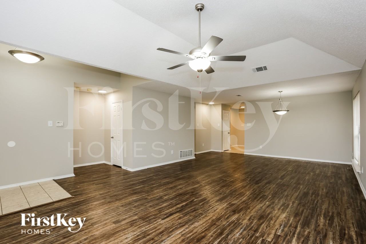 6912 Club Creek Dr - Photo 3 of 16