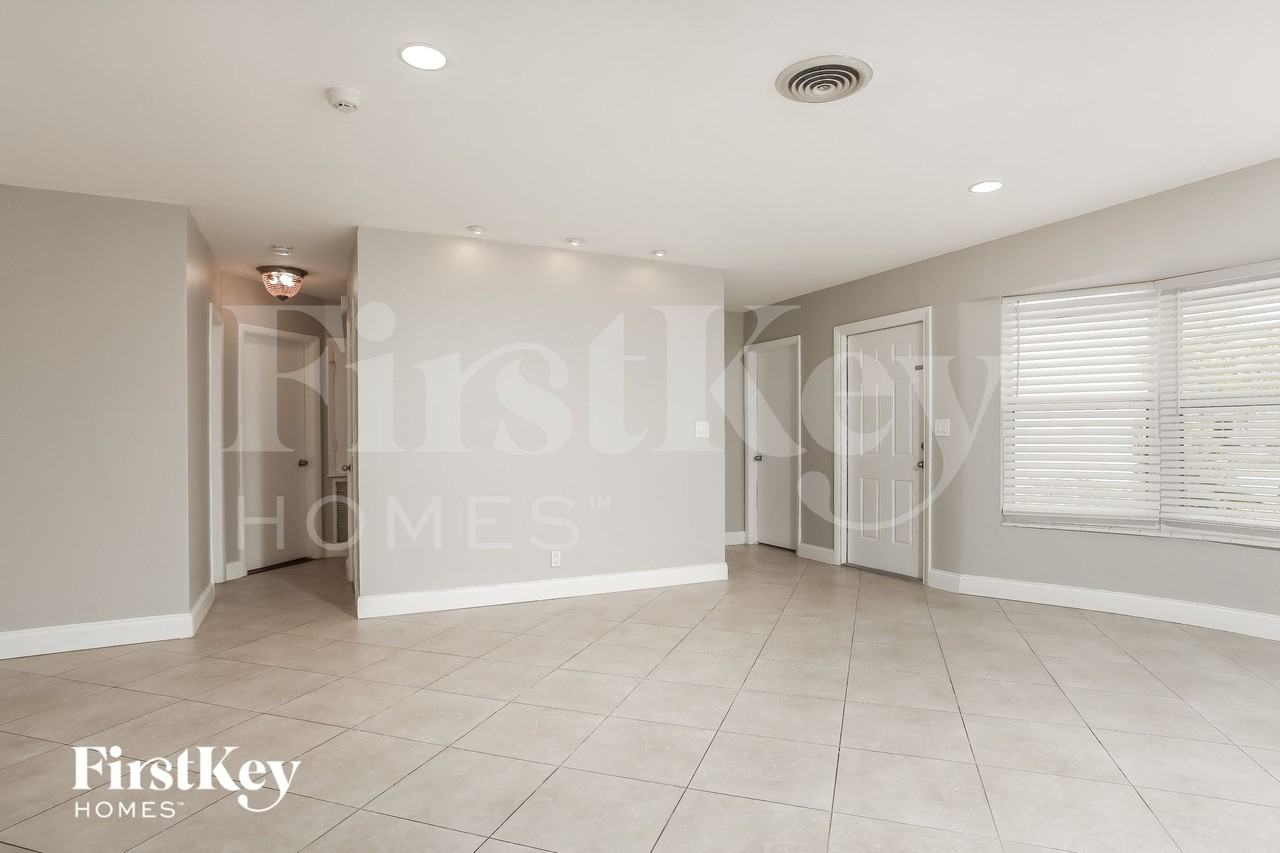 6119 Nw 18th Ct - Photo 4 of 15