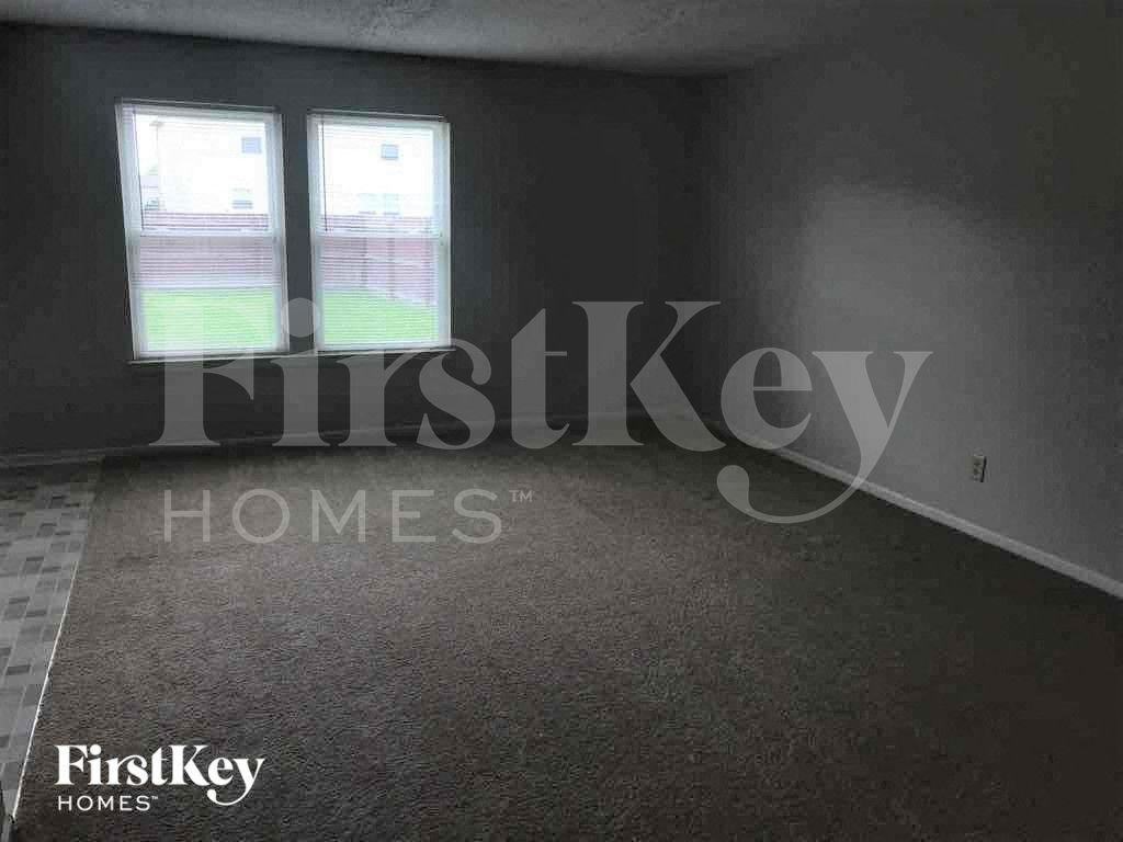 5702 N Jefferson Dr - Photo 5 of 19