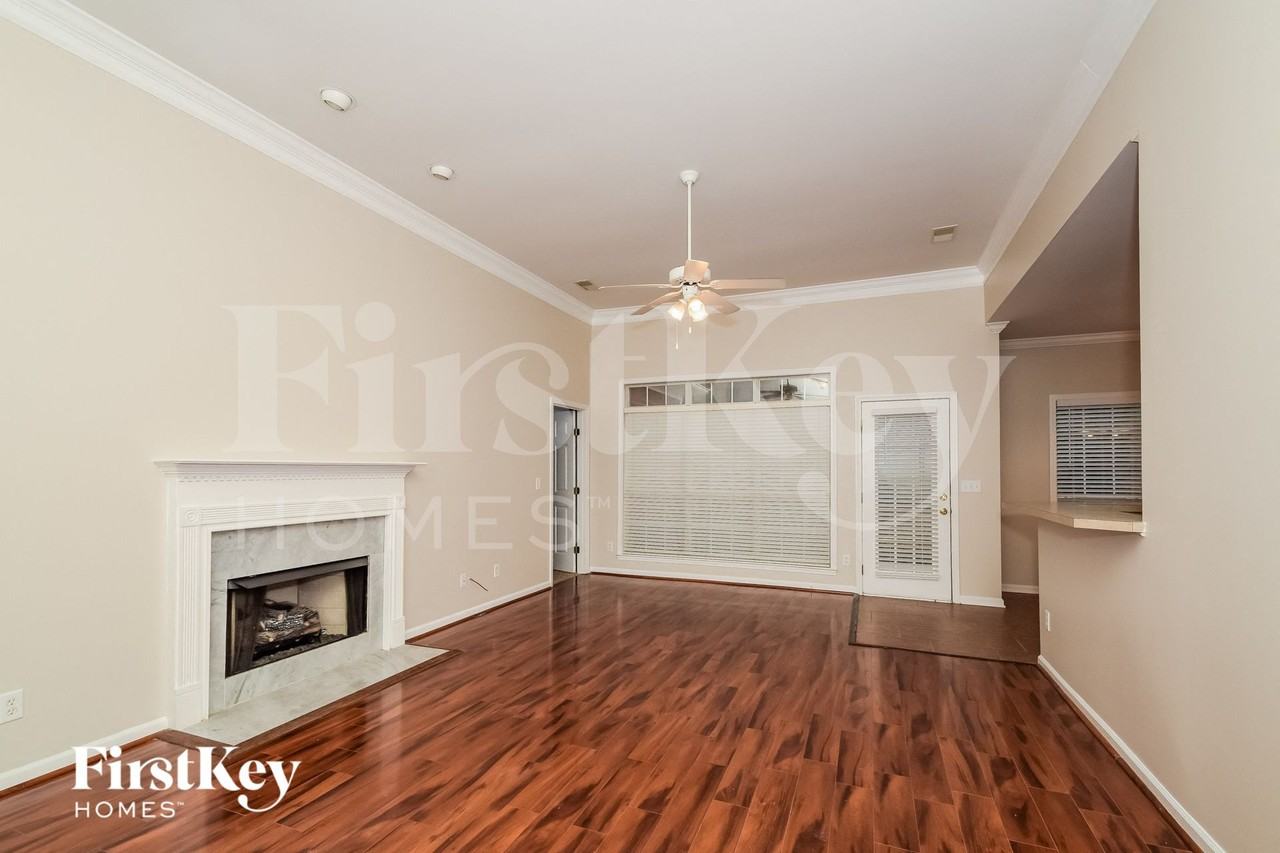 540 Enclave Cir - Photo 3 of 15