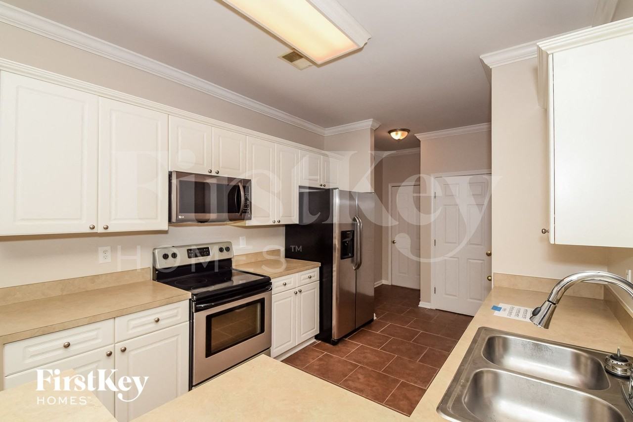 540 Enclave Cir - Photo 5 of 15