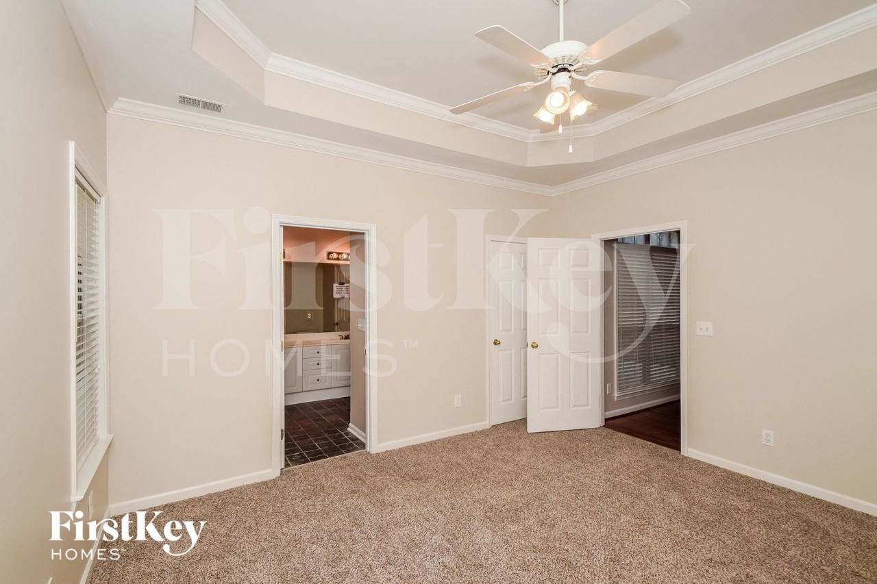 540 Enclave Cir - Photo 7 of 15