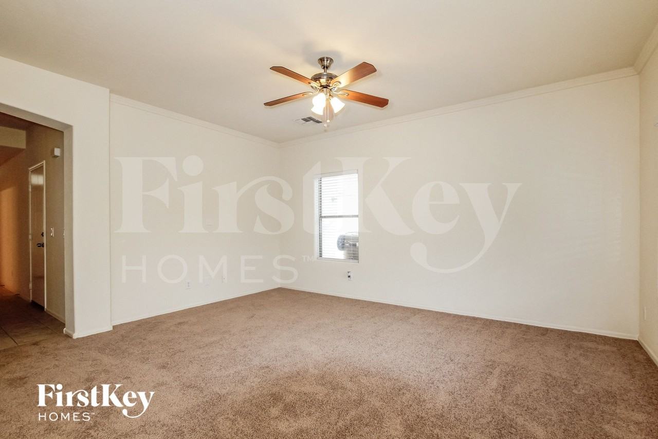 5157 W Laurel Ave - Photo 3 of 15