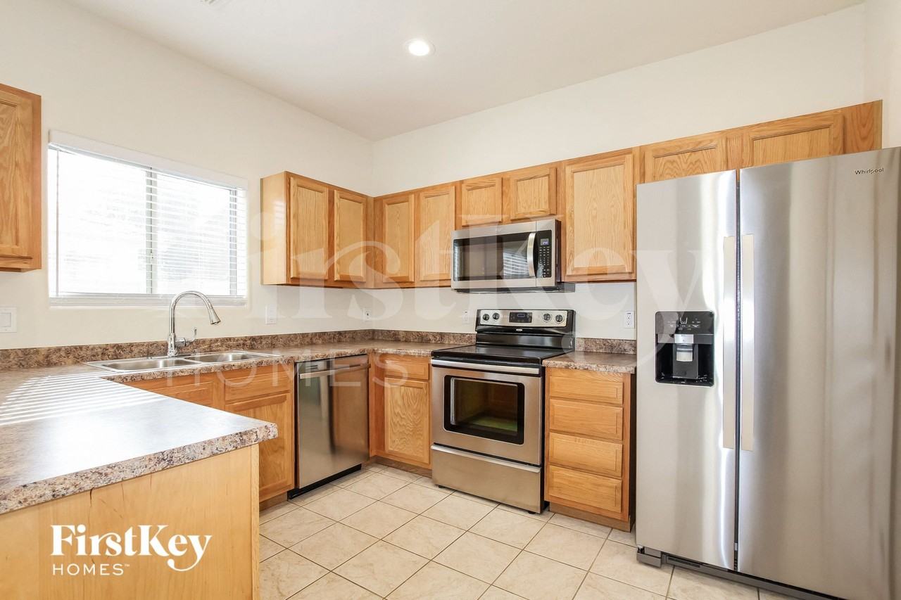 5157 W Laurel Ave - Photo 5 of 15