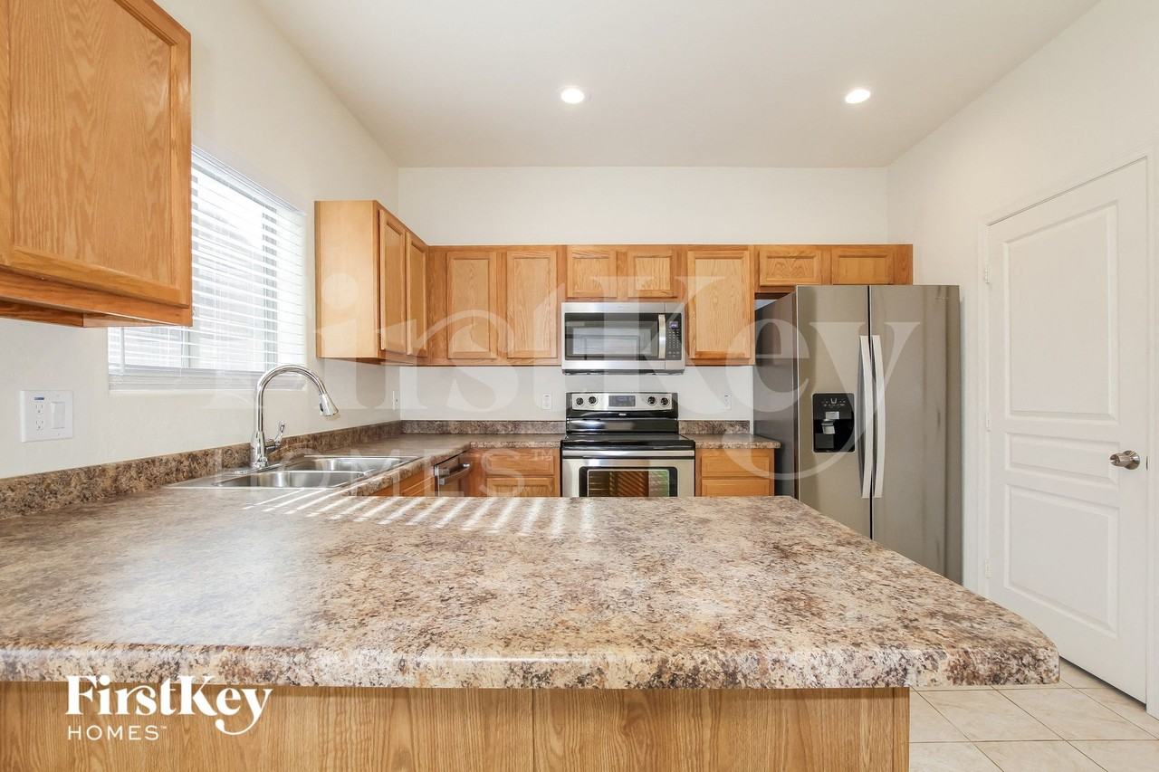 5157 W Laurel Ave - Photo 6 of 15