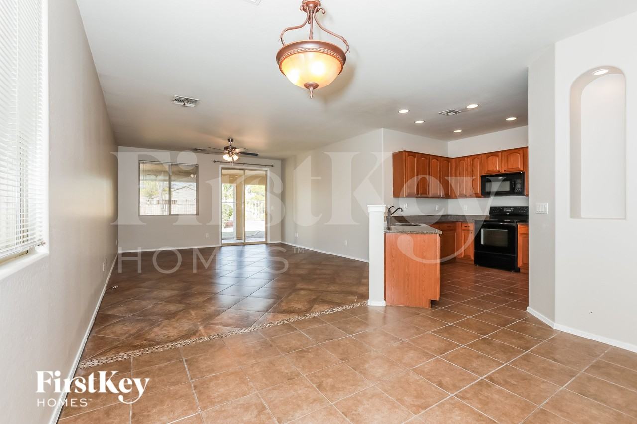 4954 E Odessa Dr - Photo 4 of 15