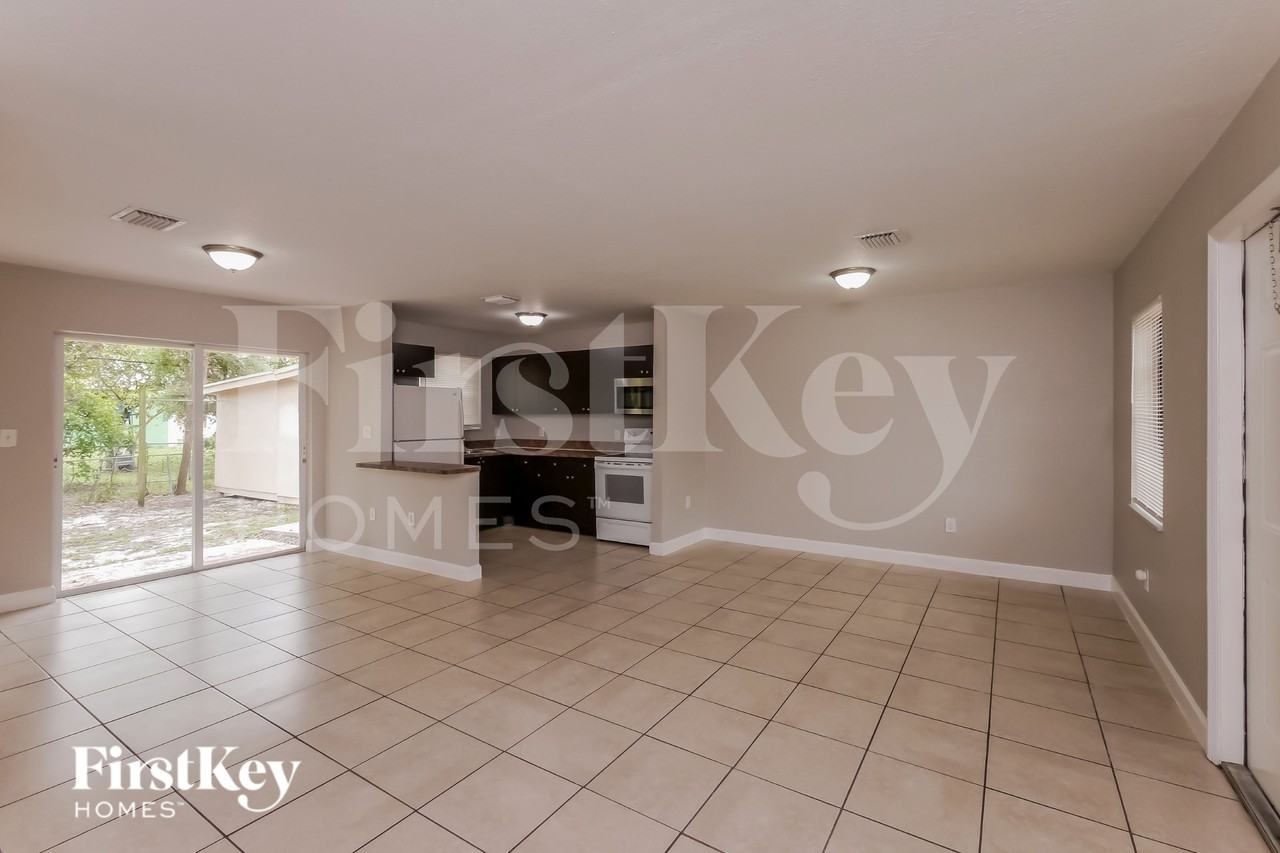 4444 Nw 179th Ter - Photo 2 of 19