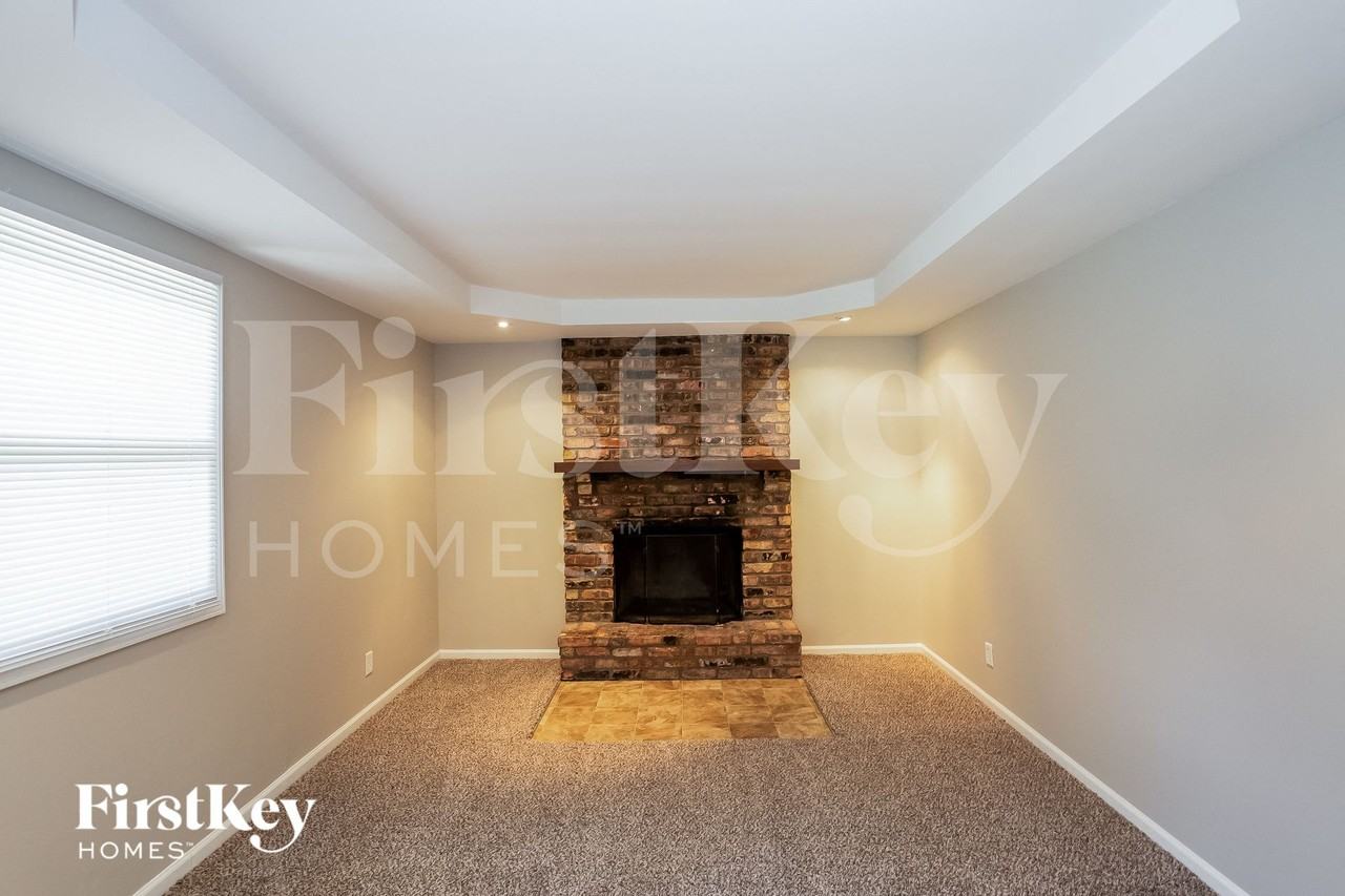 4438 Windsor Rd - Photo 3 of 15