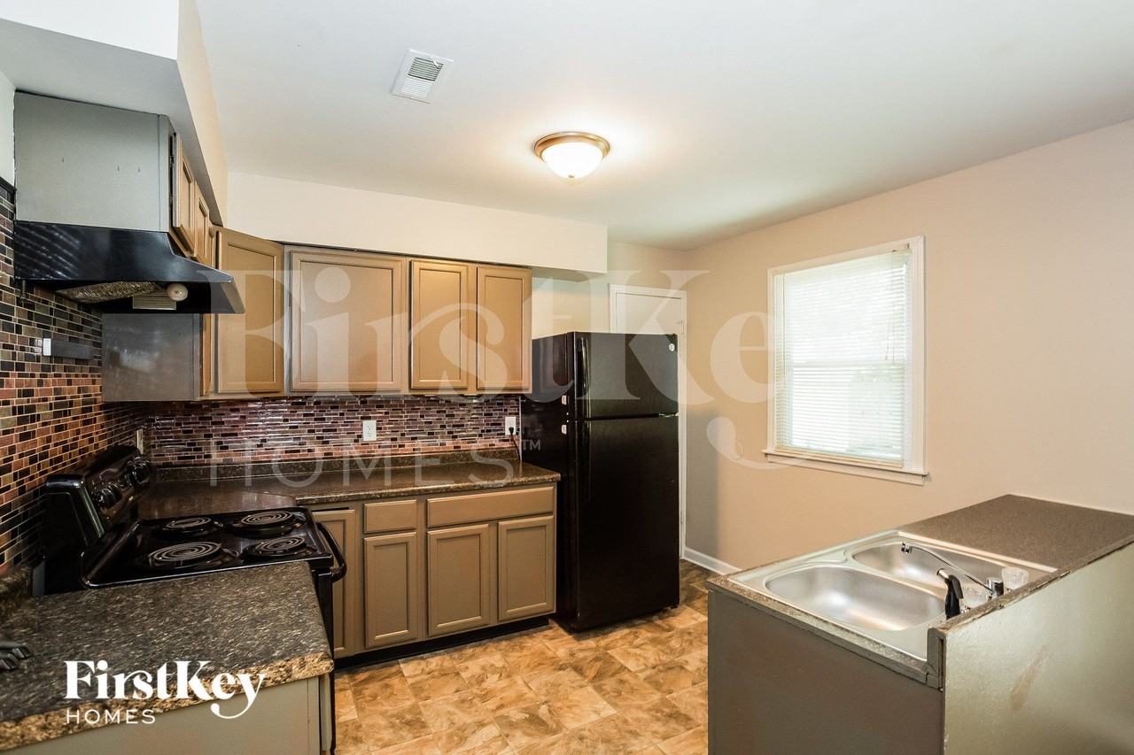 4438 Windsor Rd - Photo 4 of 15