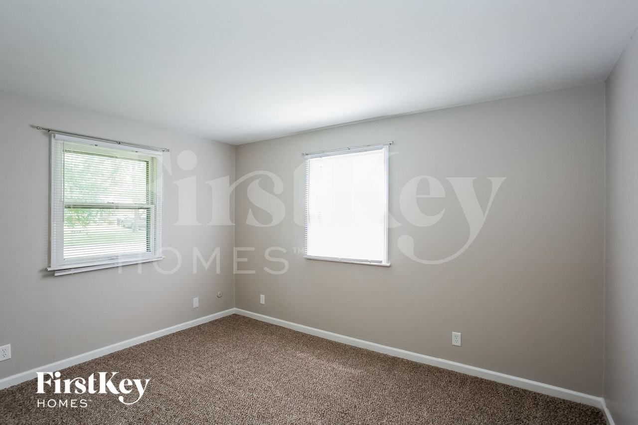 4438 Windsor Rd - Photo 7 of 15