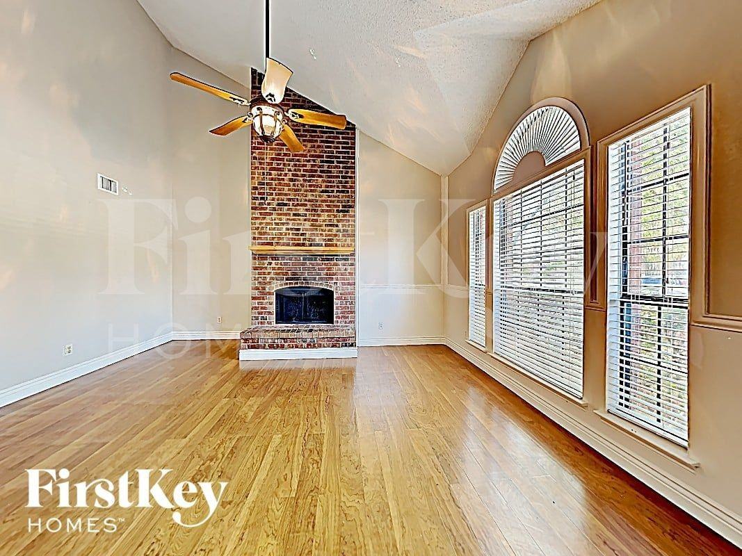 4338 Walsh Ln - Photo 3 of 18