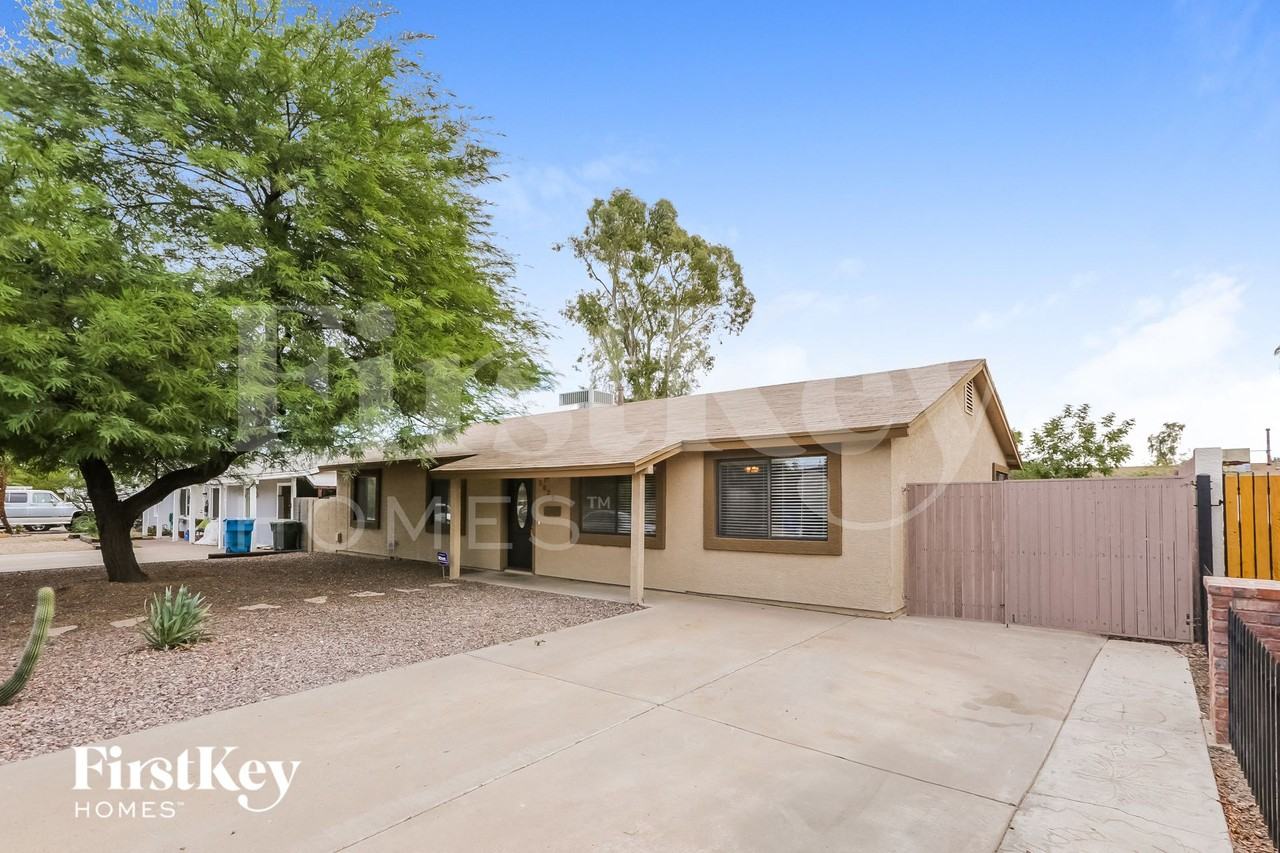 3827 E Friess Dr - Photo 2 of 15