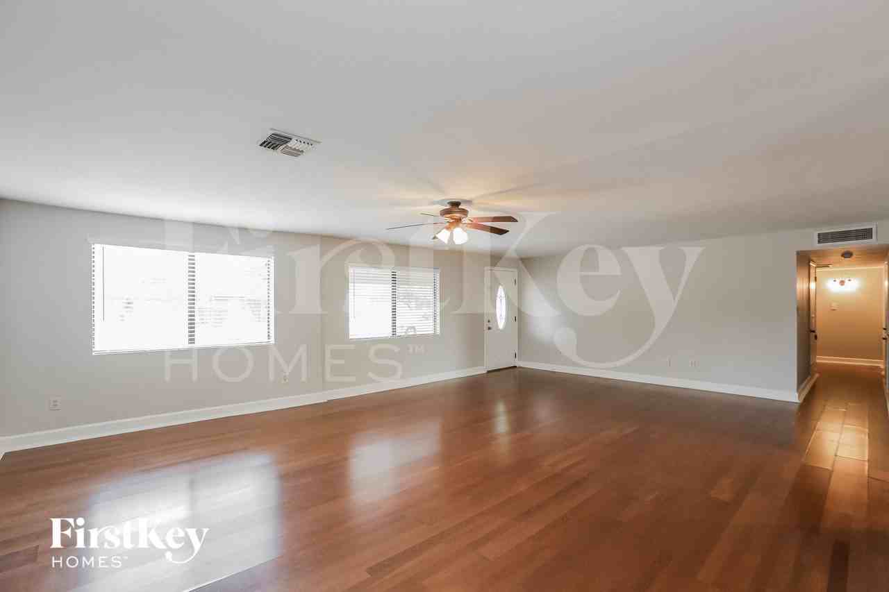 3827 E Friess Dr - Photo 3 of 15