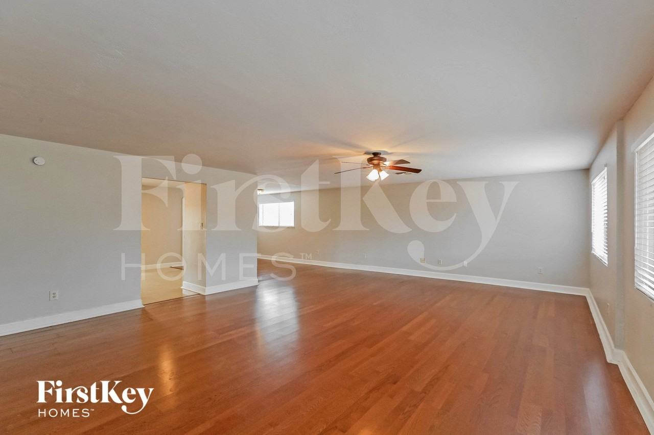 3827 E Friess Dr - Photo 4 of 15