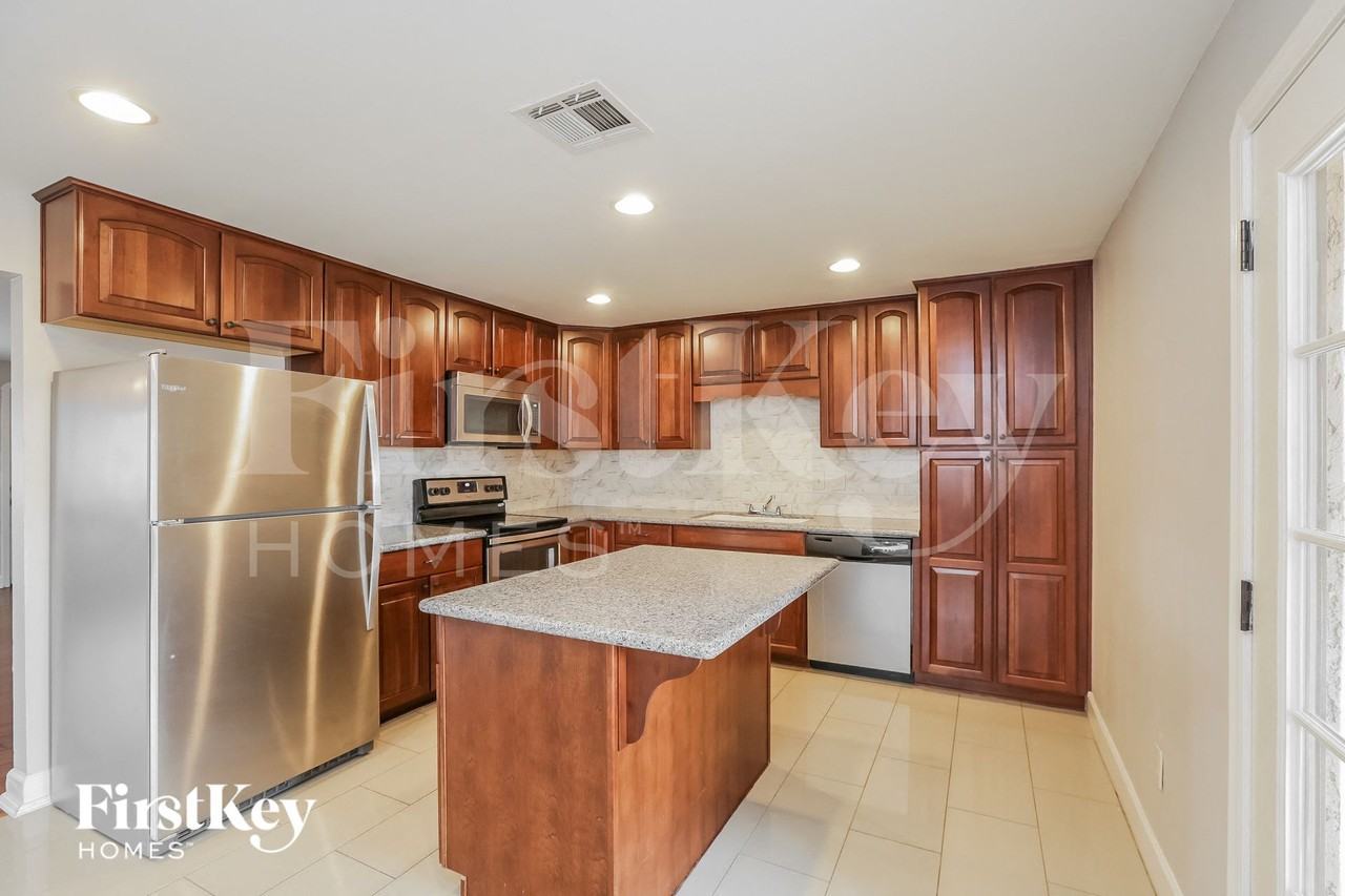 3827 E Friess Dr - Photo 7 of 15