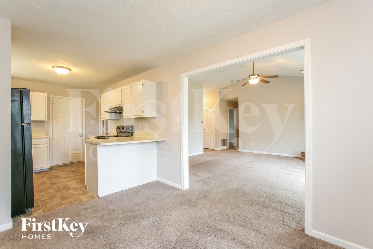 3758 Cardiff Ct - Photo 5 of 15