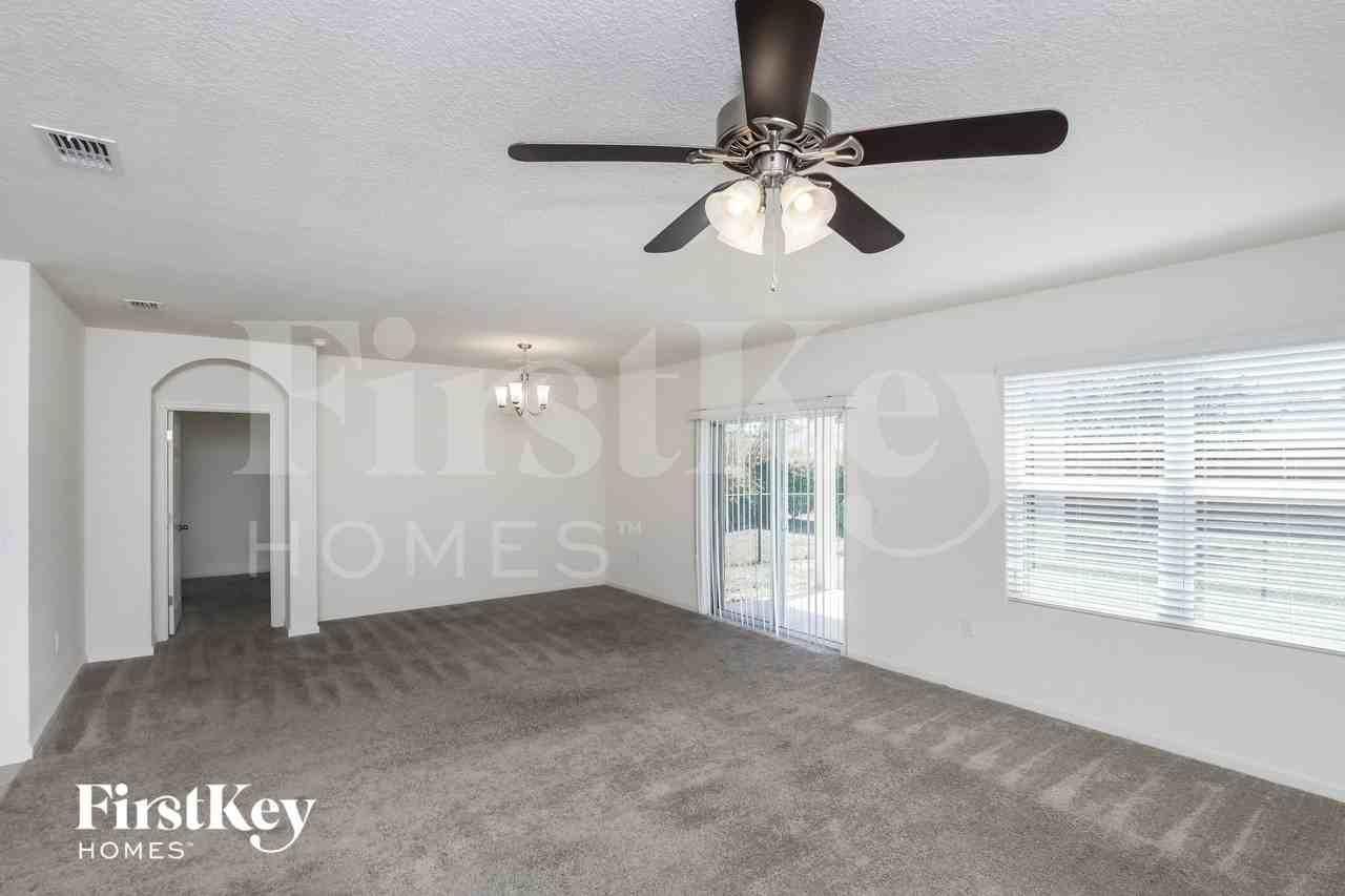 374 Sauders Rd Se - Photo 3 of 15