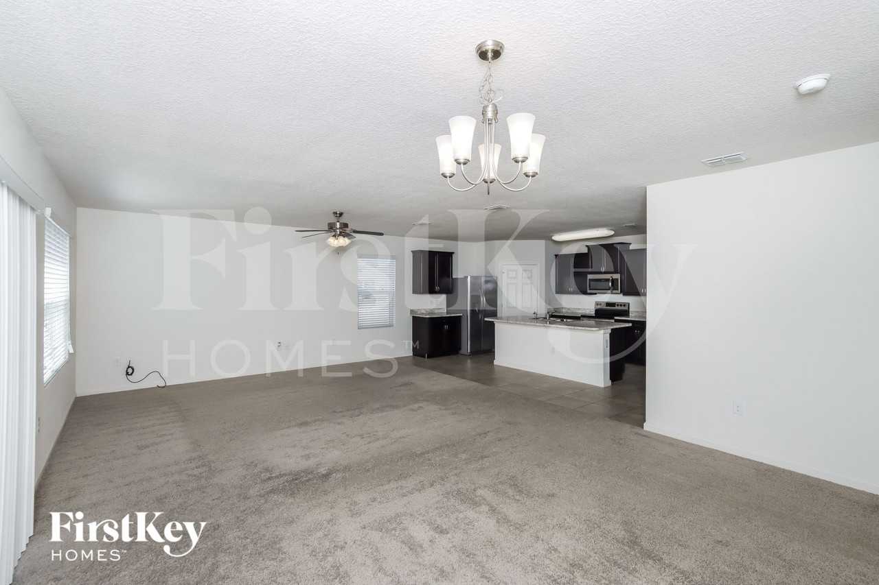 374 Sauders Rd Se - Photo 4 of 15