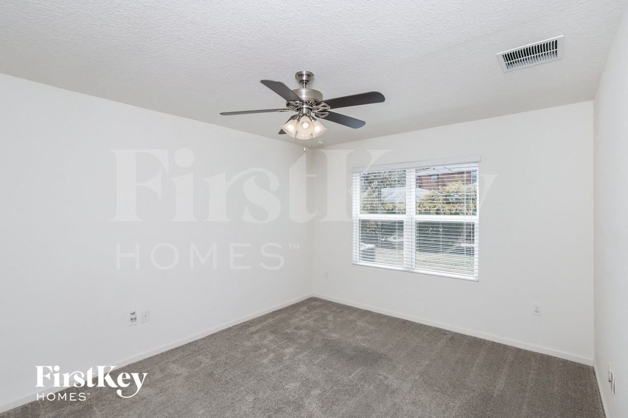 374 Sauders Rd Se - Photo 7 of 15