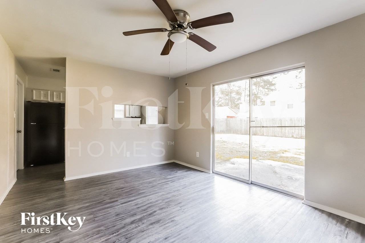 3303 Sycamore Springs Dr - Photo 5 of 15