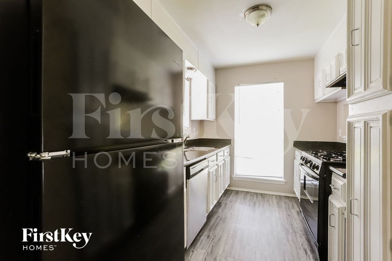 3303 Sycamore Springs Dr - Photo 6 of 15