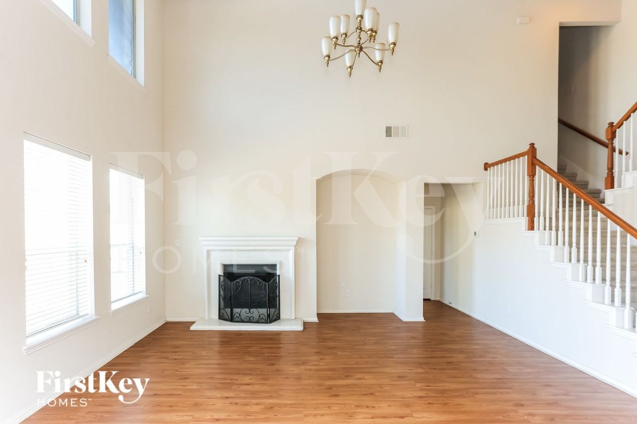 3213 Bloomfield Trl - Photo 2 of 16