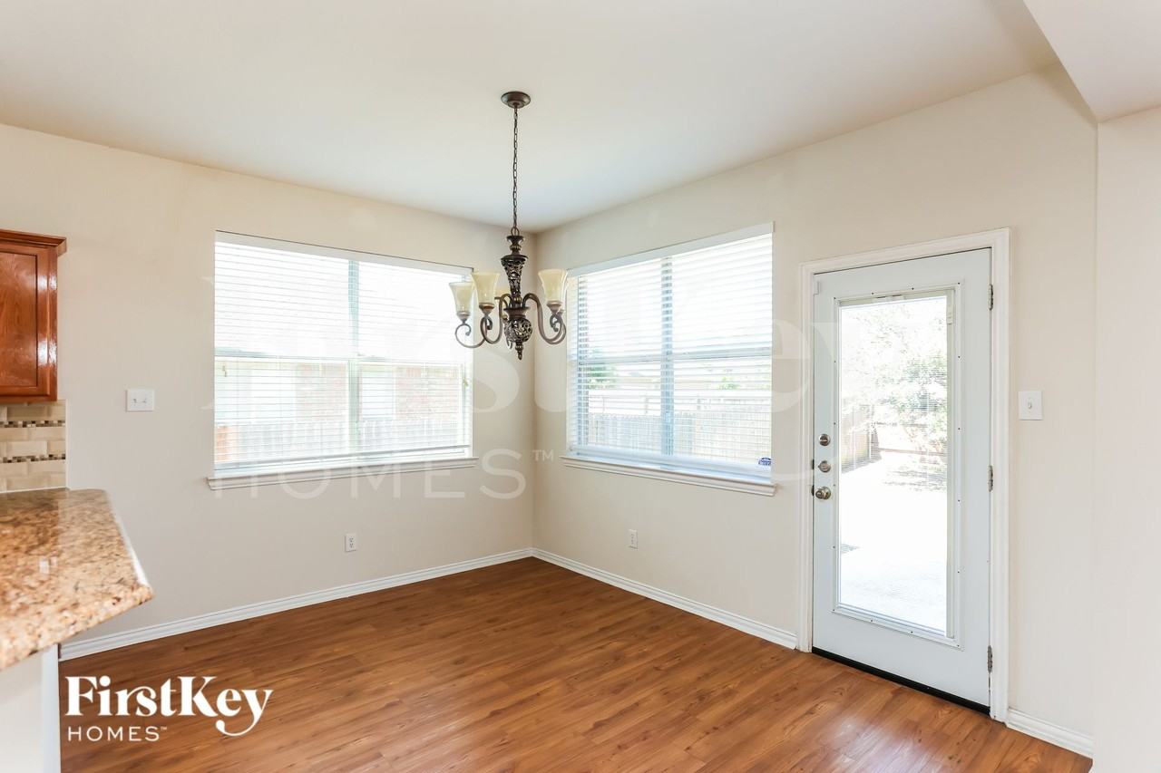 3213 Bloomfield Trl - Photo 4 of 16