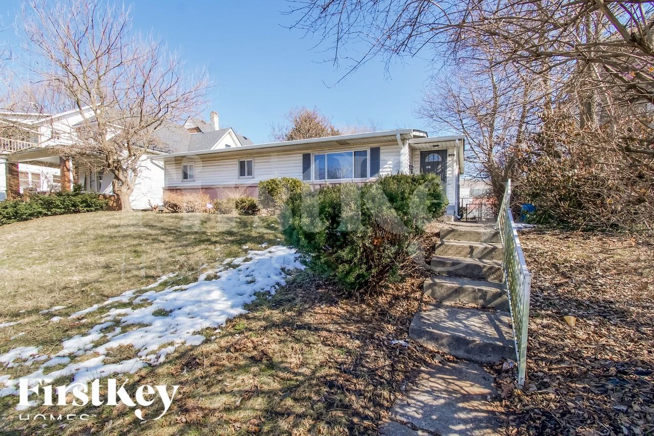 2531 Boulevard Pl - Photo 2 of 18